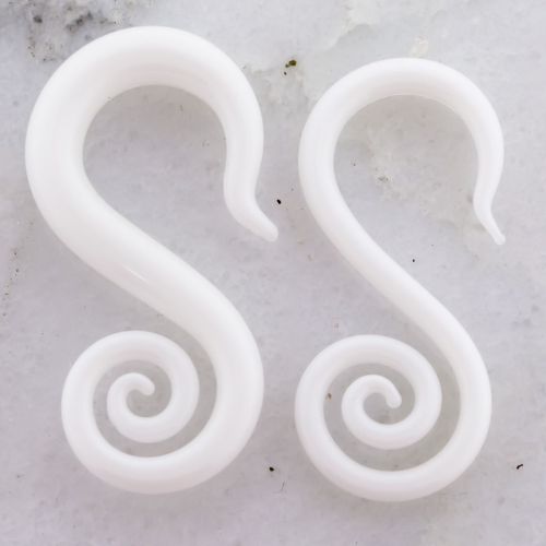 WHITE SEAHORSE GLASS EAR HANGER