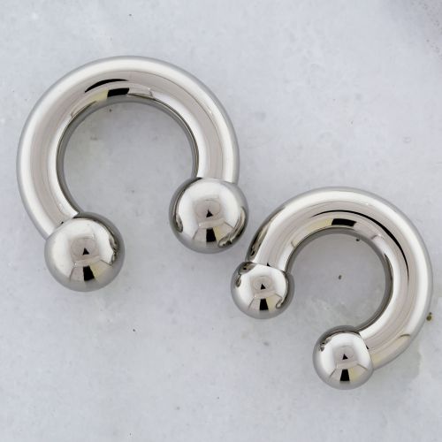 Titanium Internally Threaded Horseshoe - 2G w/Balls