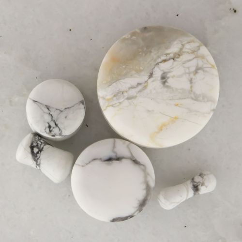 HOWLITE NATURAL STONE PLUG