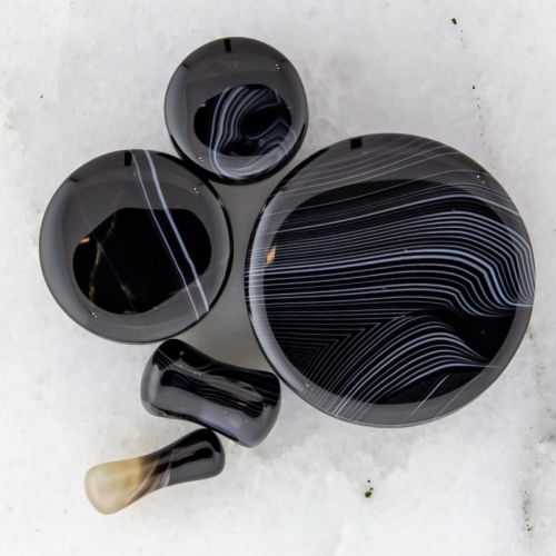 BLACK LINE AGATE NATURAL STONE PLUG